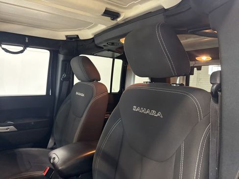 Used 2017 Jeep Wrangler Unlimited Sahara AWD/4WD image 22