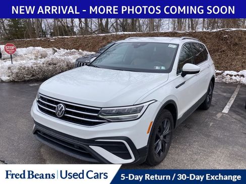 Certified 2024 Volkswagen Tiguan SE image 3