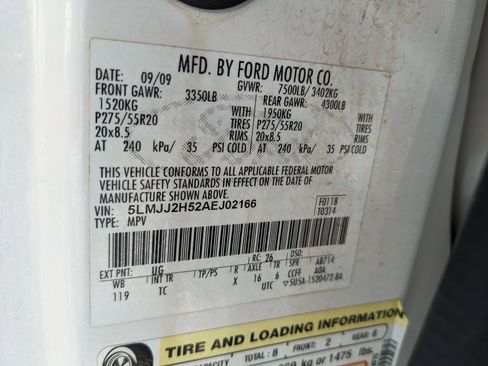 Used 2010 Lincoln Navigator Base image 25