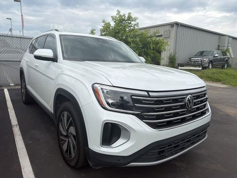 Used 2024 Volkswagen Atlas SEL AWD/4WD image 3