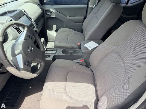 Used 2019 Nissan Frontier SV RWD image 8
