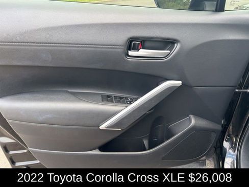 Used 2022 Toyota Corolla Cross XLE image 23