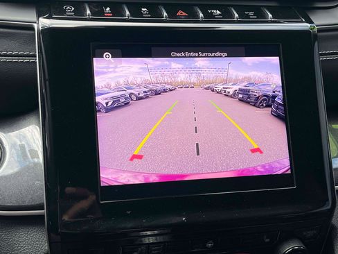 Used 2023 Jeep Grand Cherokee Laredo w/ Luxury Tech Group I AWD/4WD image 14