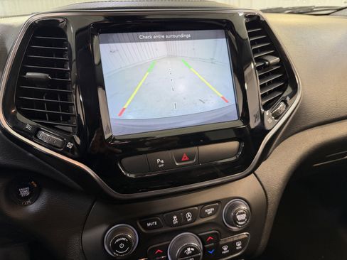 Used 2020 Jeep Cherokee Limited image 18