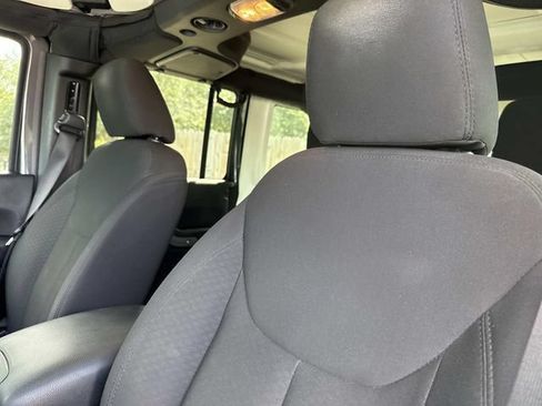 Used 2017 Jeep Wrangler Unlimited Sport AWD/4WD image 31