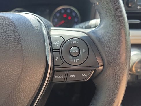 Used 2020 Toyota RAV4 XLE Premium image 21