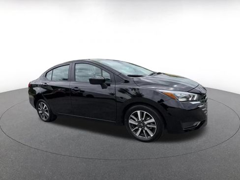 Used 2025 Nissan Versa SV FWD image 2
