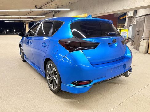 Used 2018 Toyota Corolla iM w/ Carpet Mat Package (TMS) image 10