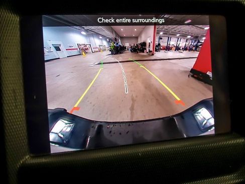 Used 2023 Jeep Gladiator Sport image 18