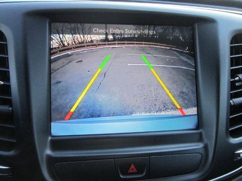 Used 2015 Chrysler 200 Limited w/ Convenience Group image 7