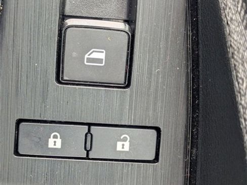 Used 2023 Nissan Rogue SV image 32