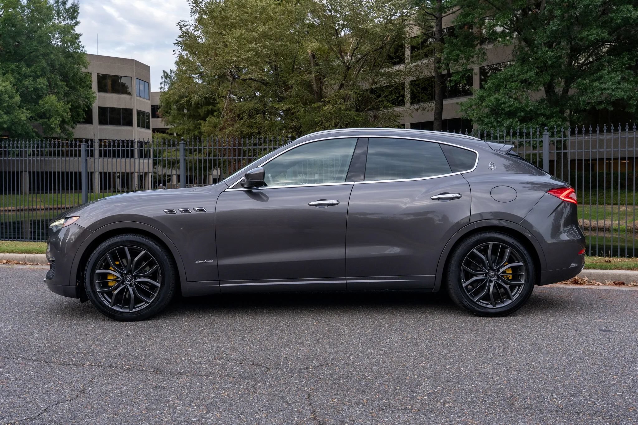 Used 2019 Maserati Levante GranLusso AWD/4WD image 9