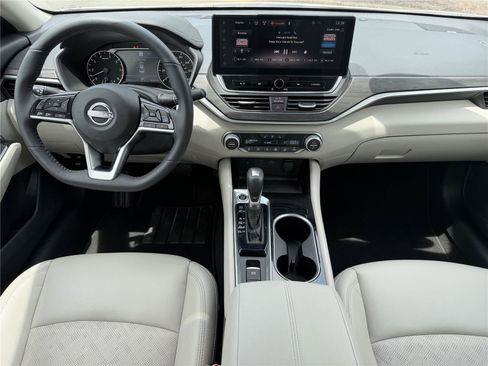Used 2023 Nissan Altima 2.5 SL AWD/4WD image 2