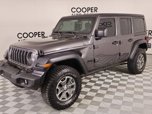 Used 2025 Jeep Wrangler Sport image 9