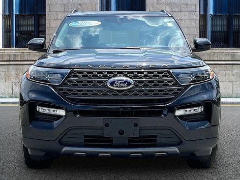 Certified 2024 Ford Explorer XLT w/ Equipment Group 202A AWD/4WD image 3