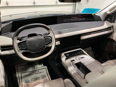 Used 2026 Lincoln Navigator L Reserve AWD/4WD image 22