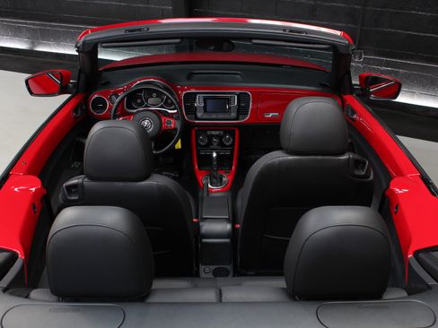 Used 2018 Volkswagen Beetle 2.0T S image 33