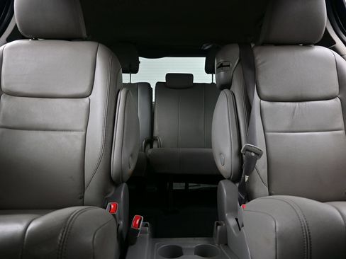 Used 2020 Toyota Sienna XLE FWD image 14