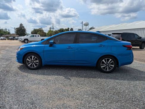 Used 2022 Nissan Versa SV w/ Trunk Package FWD image 7