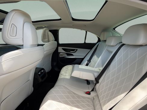 Used 2025 Mercedes-Benz E 350 Sedan image 27