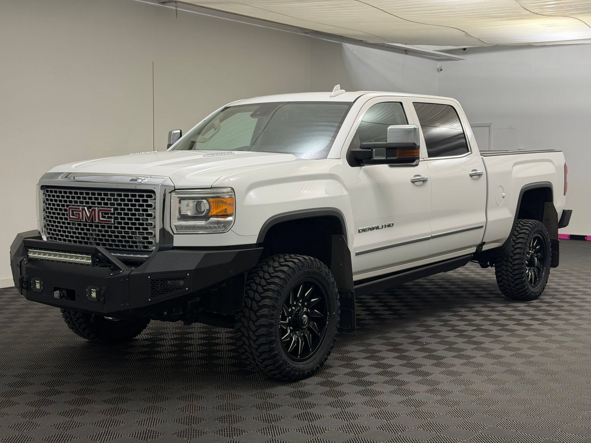 Used 2016 GMC Sierra 2500 Denali w/ Driver Alert Package AWD/4WD image 1