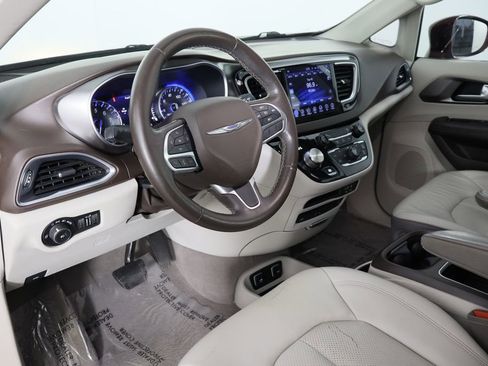 Used 2017 Chrysler Pacifica Touring-L Plus image 25