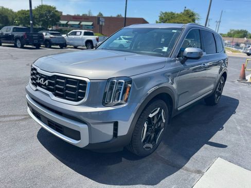 Used 2024 Kia Telluride S w/ S Sunroof Package FWD image 6