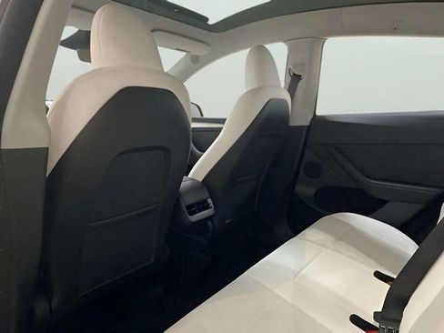 Used 2024 Tesla Model Y 2WD image 18
