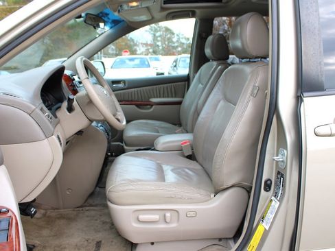 Used 2005 Toyota Sienna XLE image 14