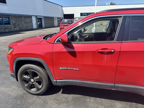 Used 2018 Jeep Compass Latitude AWD/4WD image 4