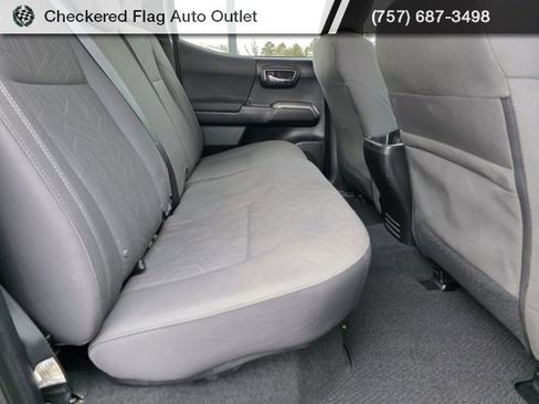 Used 2016 Toyota Tacoma TRD Sport image 44