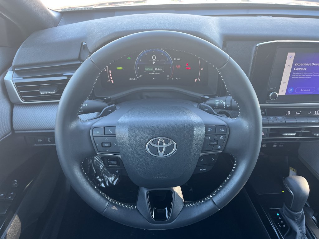 Used 2025 Toyota Camry SE w/ Convenience Package FWD image 14