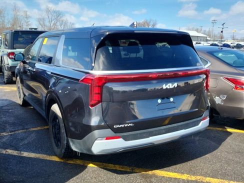 Used 2026 Kia Carnival LX image 3
