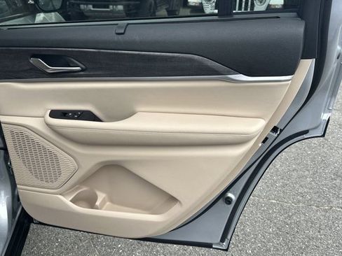 Used 2024 Jeep Grand Cherokee L Limited w/ Luxury Tech Group II image 19