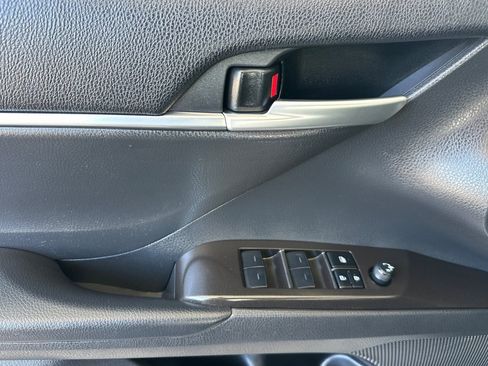 Used 2024 Toyota Camry SE FWD image 11