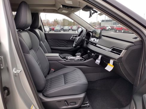 New 2025 Mitsubishi Outlander SEL image 11