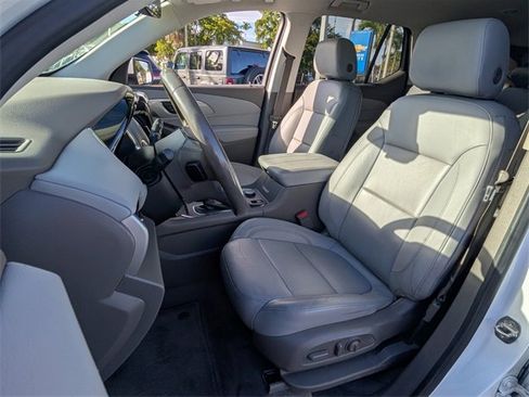 Used 2021 Chevrolet Traverse LT w/ LT Premium Package image 4