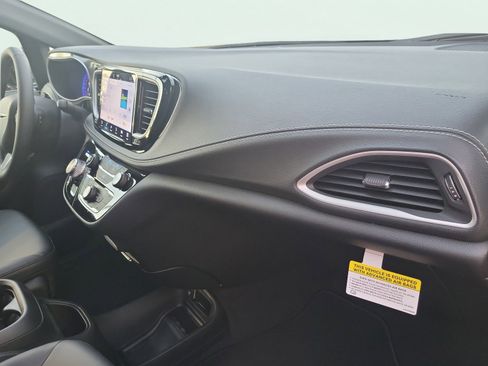 New 2026 Chrysler Pacifica Select FWD image 23