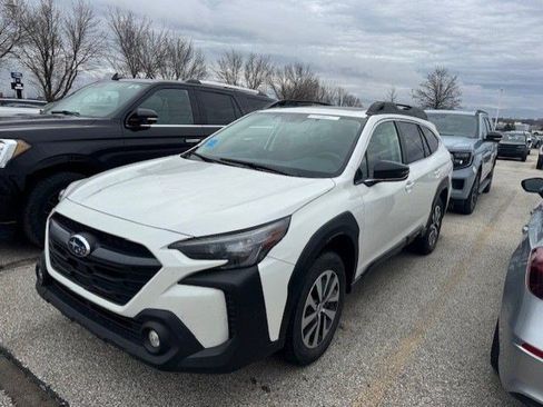 Used 2025 Subaru Outback Premium image 3