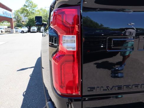 Used 2021 Chevrolet Silverado 2500 LTZ w/ LTZ Plus Package image 38