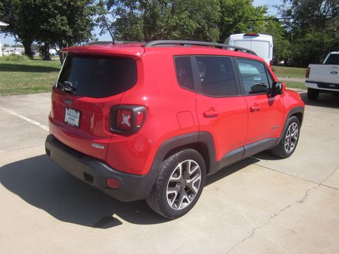Used 2016 Jeep Renegade Latitude FWD image 6
