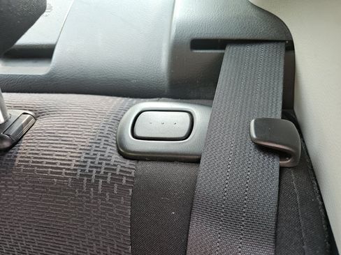 Used 2010 MAZDA MAZDA3 i Touring FWD image 25