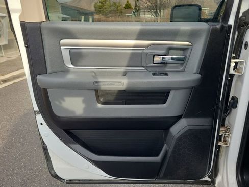 Used 2018 RAM 1500 Classic SLT image 29