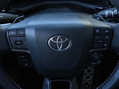 Used 2025 Toyota Camry SE image 30