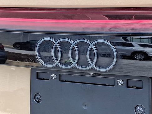 Used 2024 Audi Q8 Prestige image 30