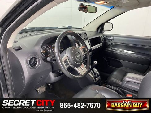 Used 2015 Jeep Compass Latitude w/ Sun/Sound Group AWD/4WD image 11