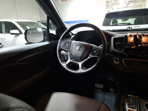 Certified 2025 Honda Passport EX-L image 18