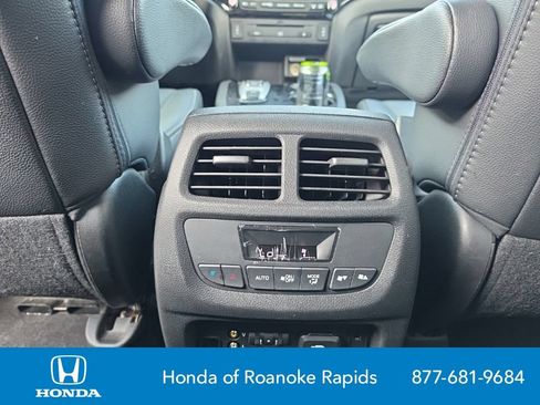 Used 2016 Honda Pilot Touring image 10