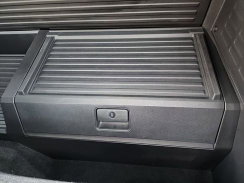 Certified 2025 Toyota Tacoma SR w/ SR Upgrade Package AWD/4WD image 18