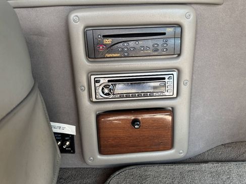 Used 2004 GMC Savana 1500 w/ Preferred Equipment Group RWD image 26